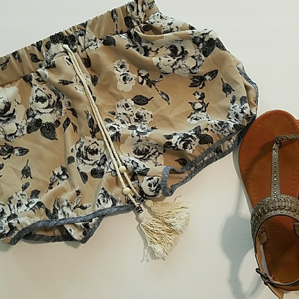 4/25 Twenty Second Floral Printed Shorts sz S